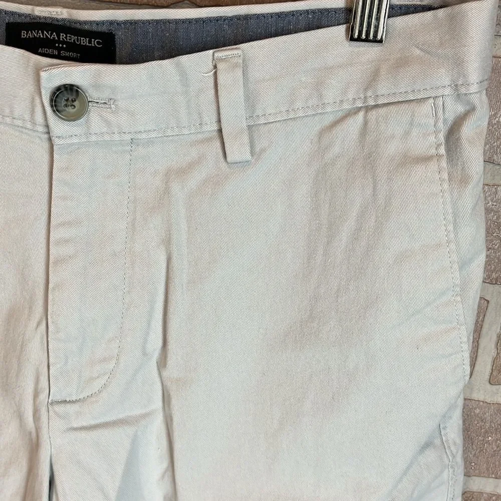 Banana Republic Aiden Short Size 33 Shoreline Gray